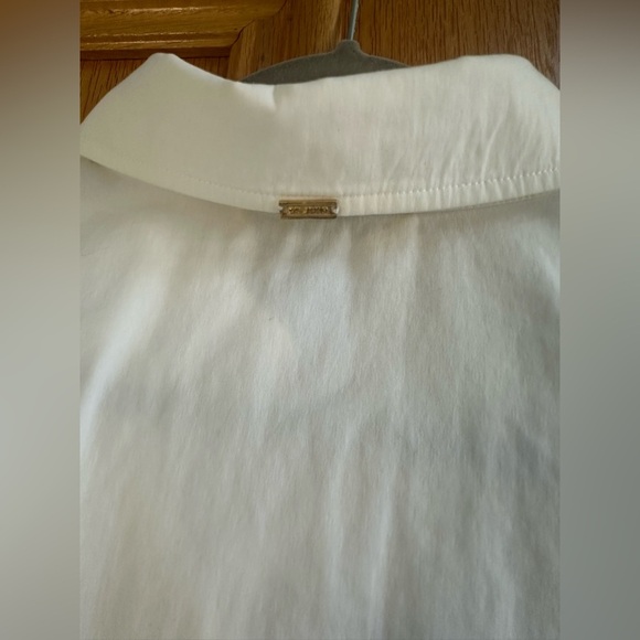 St. John White Short Sleeve Button Down Blouse Size 8 - Picture 5 of 11